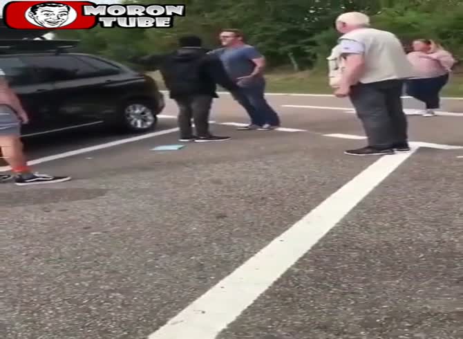 Video :They discover two migrants in their roof box in place of their personal things